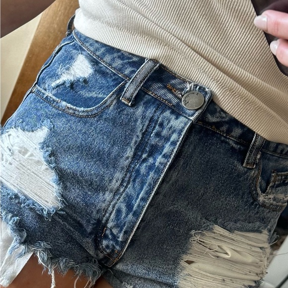 signature distressed shorts - Picture 3 of 4